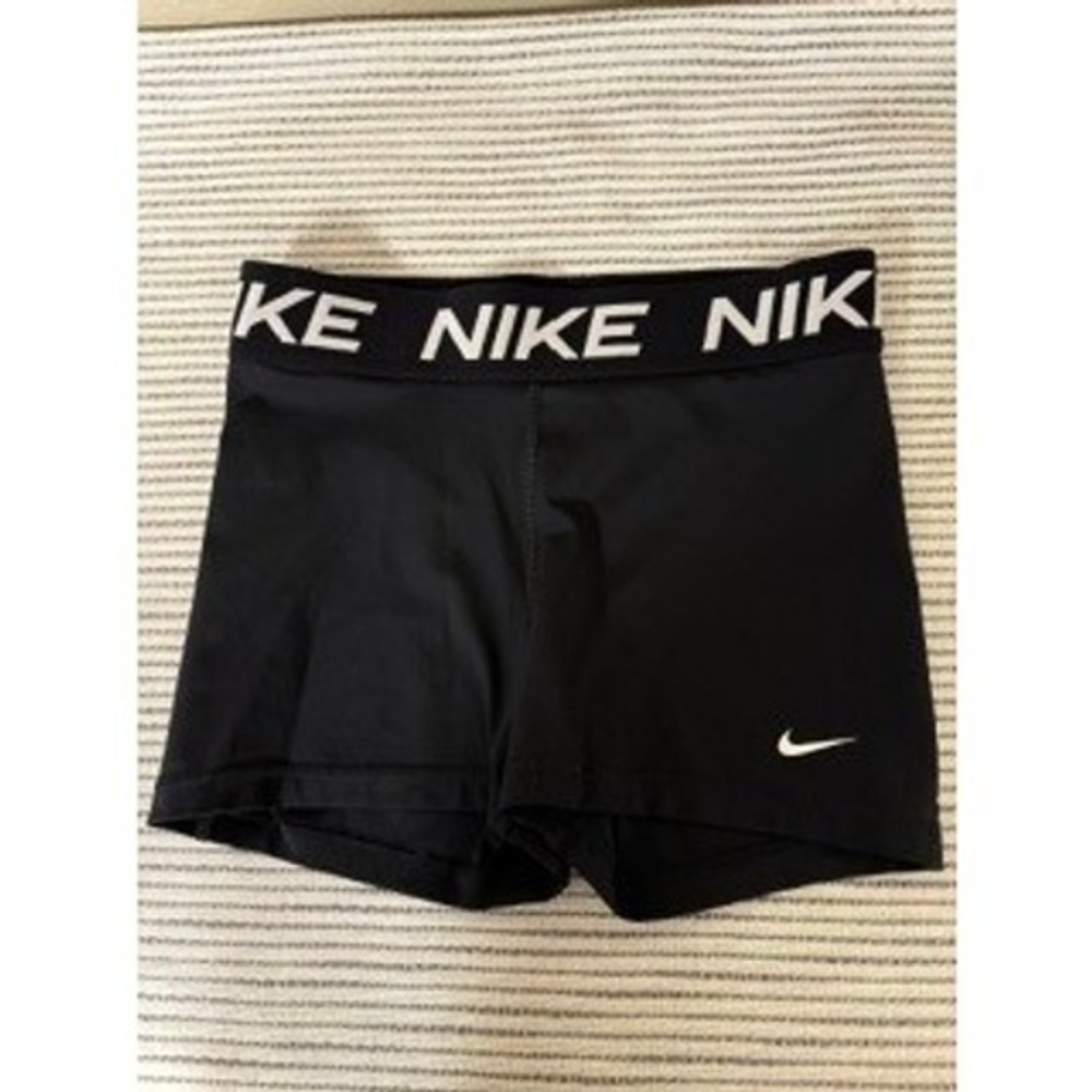 Nike Pro Dri-FIT Women Black Compression Volleyball Shorts Medium 3 Inch Inseam